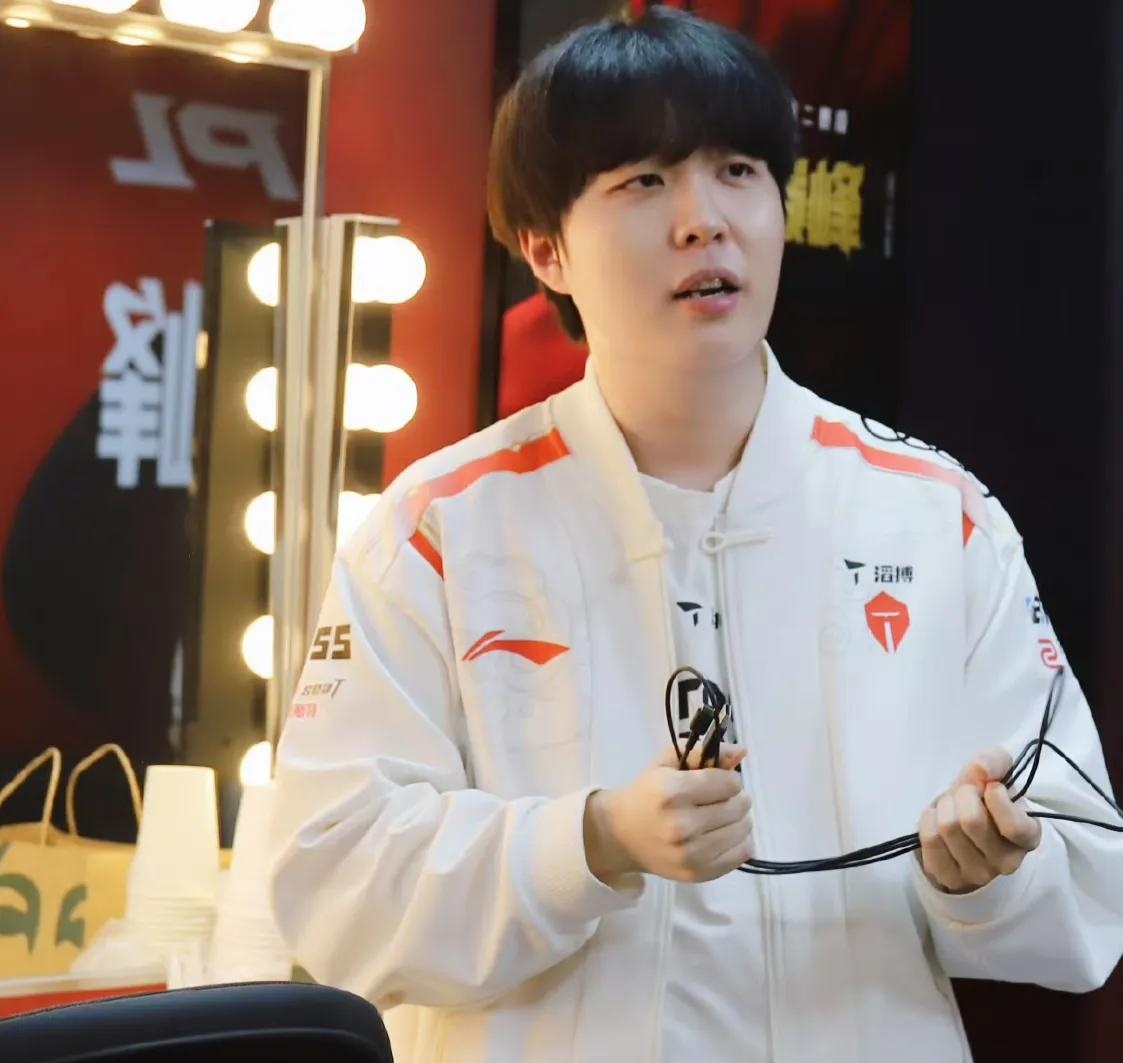 开云-包含Rookie新星重要助攻表现突出，篮网前途光明！比赛高潮迭起的词条