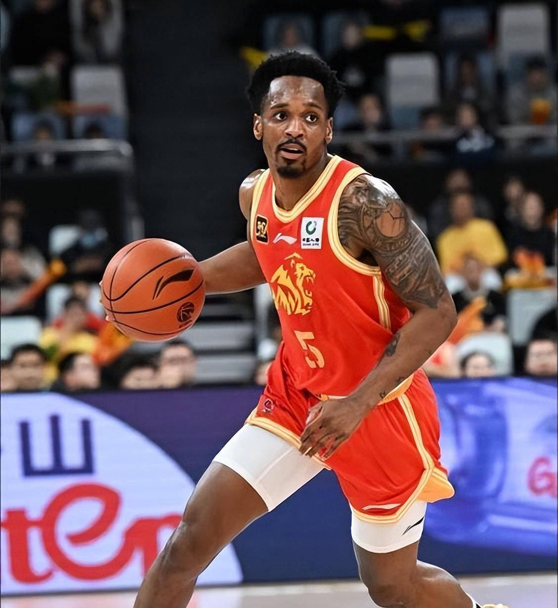 国际比赛日欧联焦点战;广厦男篮迎来里程碑;气氛紧张;球队文化再被提及的简单介绍 国际比赛日欧联焦点战;广厦男篮迎来里程碑;气氛紧张;球队文化再被提及的简单介绍